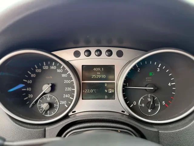 Mercedes-Benz ML 300 CDI 4matic, СМЕНЕНИ ВЕРИГИ, снимка 8 - Автомобили и джипове - 55042607