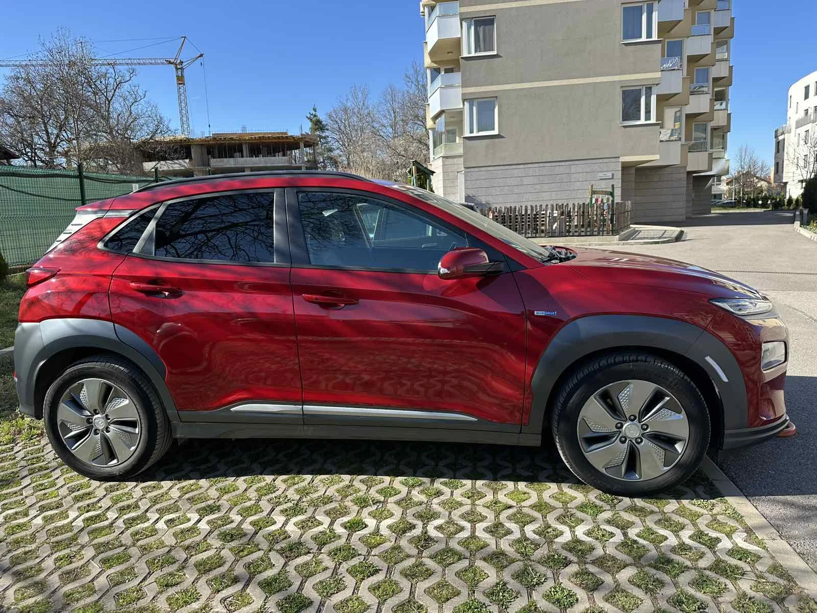 Hyundai Kona PREMIUM 64KWh FULL ASSIST/HEADUP/DISSTR/SOH99% - изображение 5