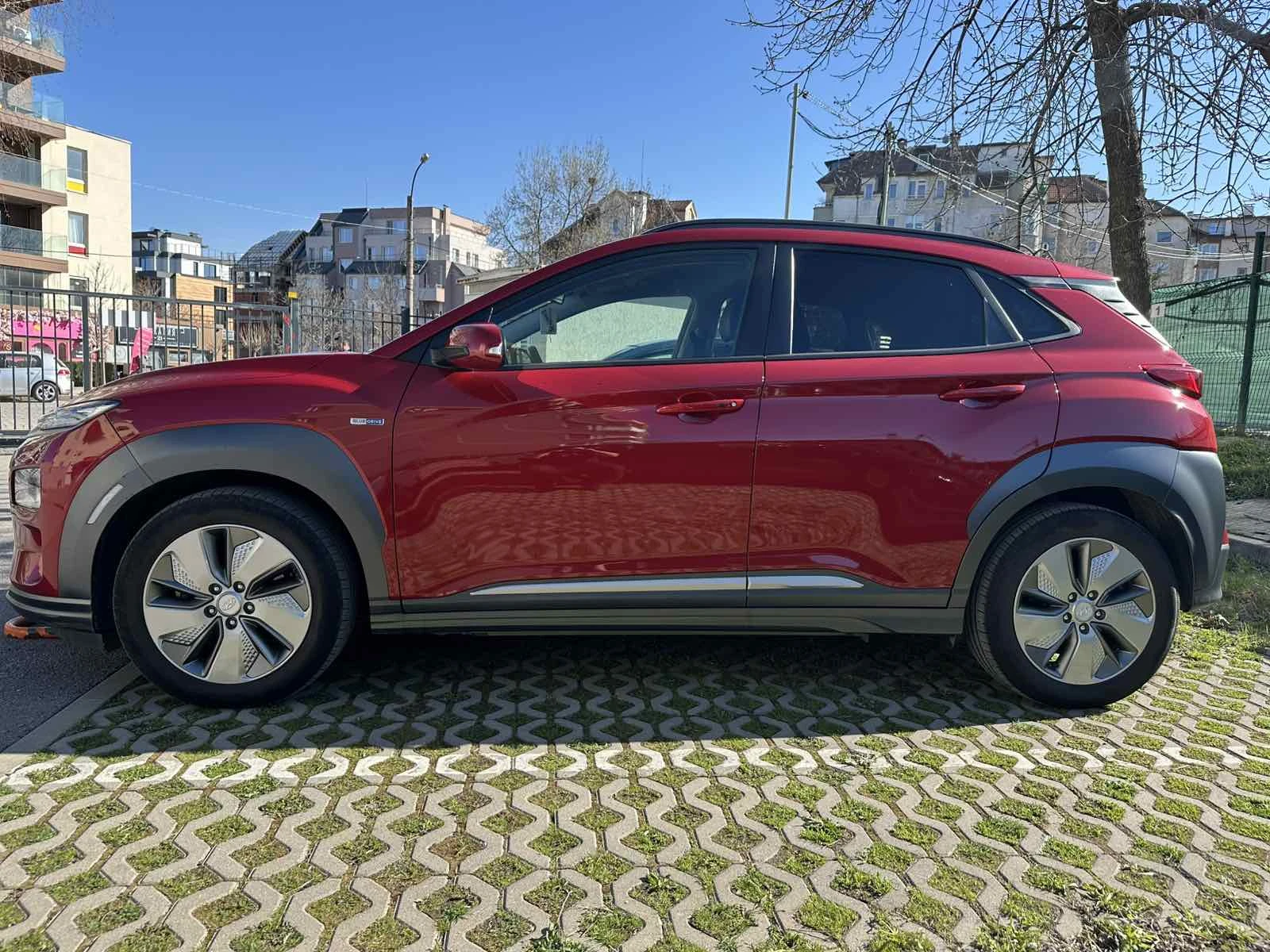 Hyundai Kona PREMIUM 64KWh FULL ASSIST/HEADUP/DISSTR/SOH99% - изображение 4