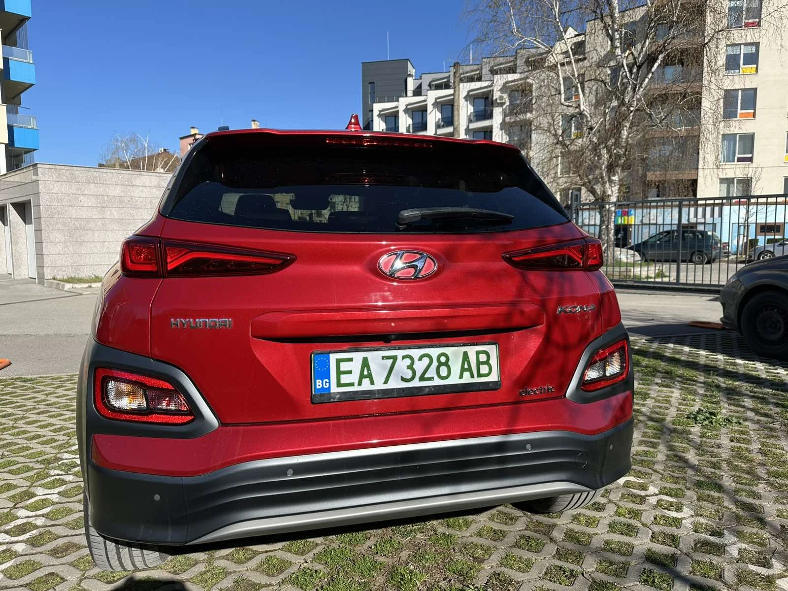 Hyundai Kona PREMIUM 64KWh FULL ASSIST/HEADUP/DISSTR/SOH99% - изображение 7