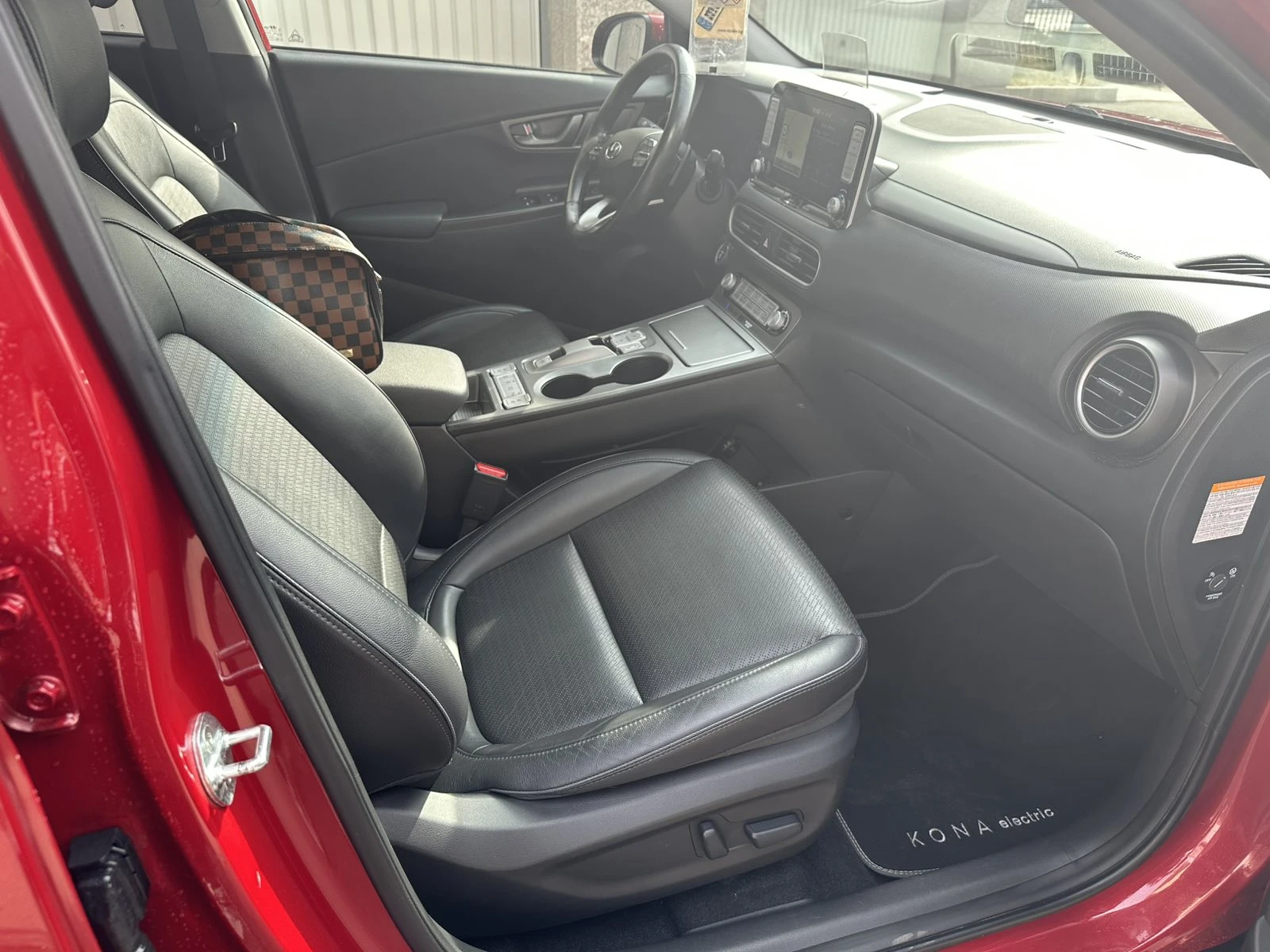 Hyundai Kona PREMIUM 64KWh FULL ASSIST/HEADUP/DISSTR/SOH99% - изображение 10
