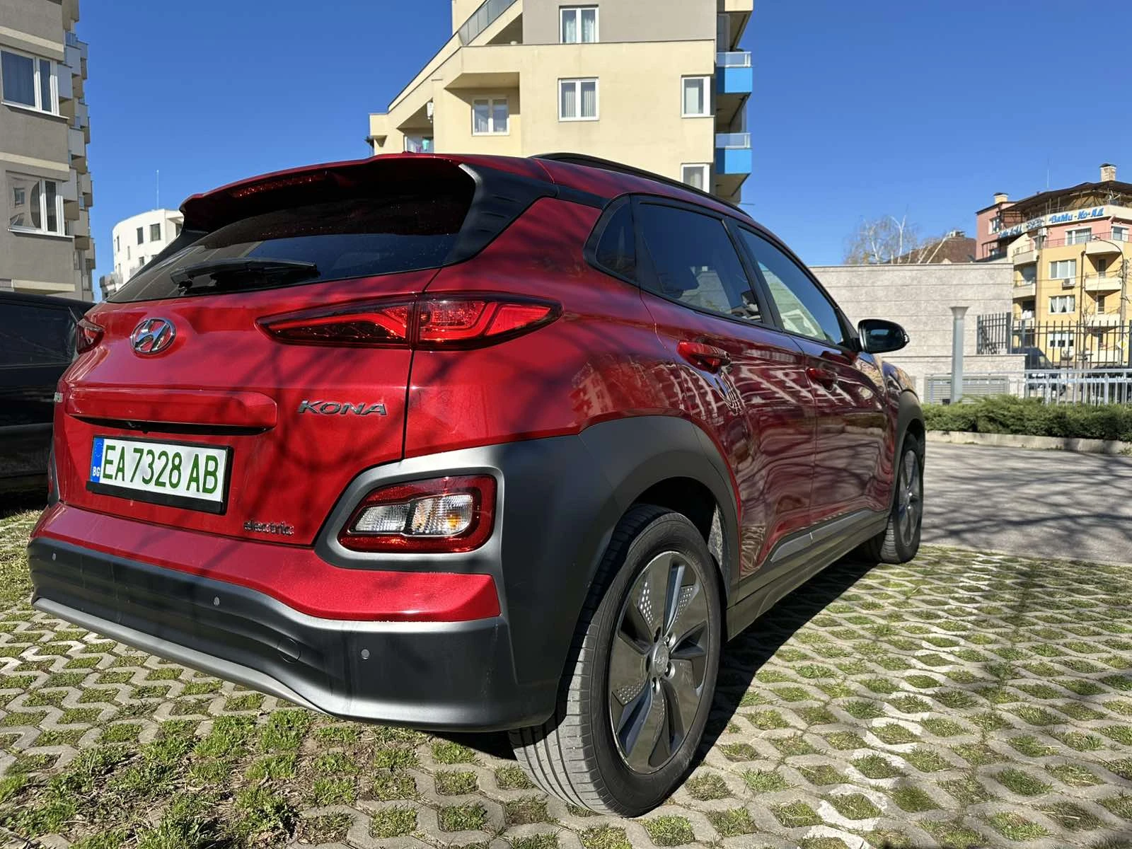 Hyundai Kona PREMIUM 64KWh FULL ASSIST/HEADUP/DISSTR/SOH99% - изображение 6