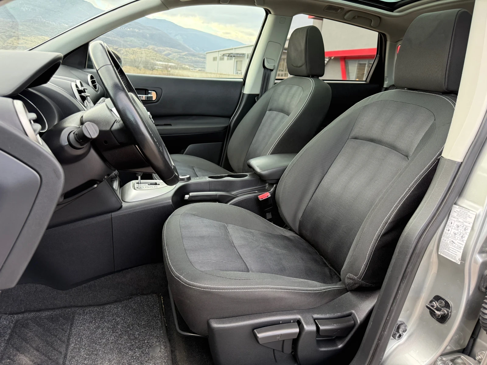 Nissan Qashqai 2.0 DCI / 4X4 / AVTOMAT / NAVI / CAMERA / PANORAMA - изображение 9