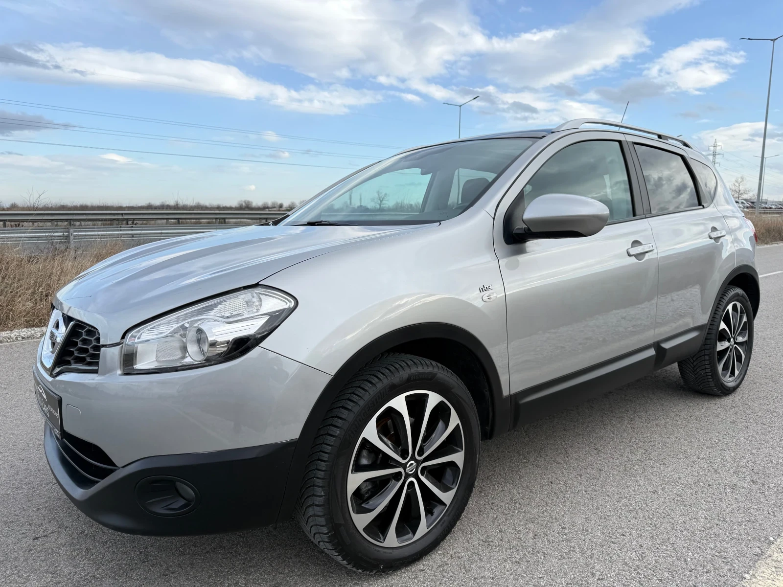 Nissan Qashqai 2.0 DCI / 4X4 / AVTOMAT / NAVI / CAMERA / PANORAMA - изображение 3