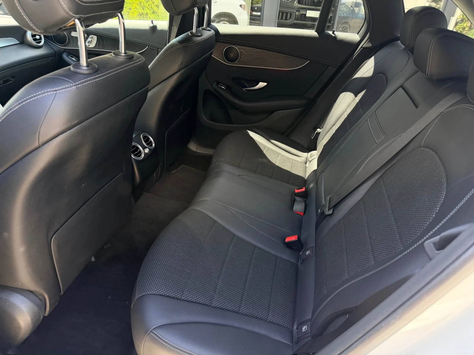 Mercedes-Benz GLC 220 d 4Matic Widescreen PANO Keyless Distronic Memory, снимка 15 - Автомобили и джипове - 54426988