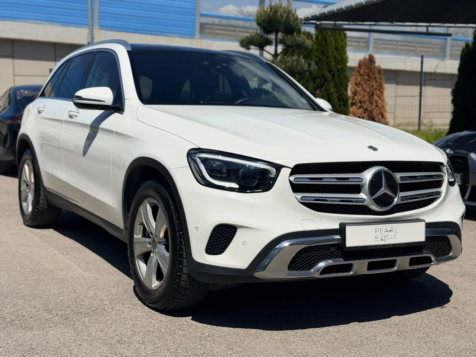 Mercedes-Benz GLC 220 d 4Matic Widescreen PANO Keyless Distronic Memory, снимка 3 - Автомобили и джипове - 54426988