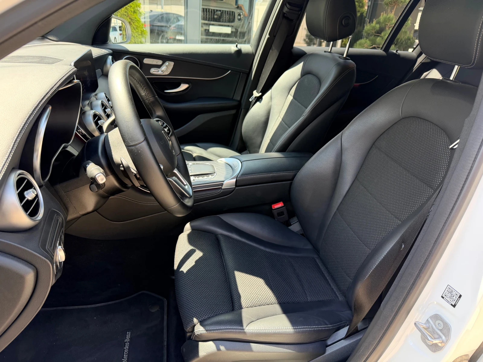 Mercedes-Benz GLC 220 d 4Matic Widescreen PANO Keyless Distronic Memory, снимка 11 - Автомобили и джипове - 54426988