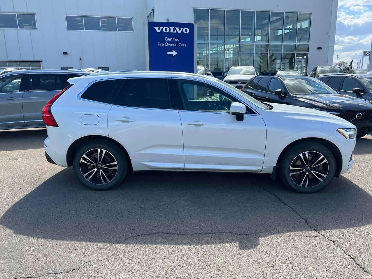Volvo XC60 * Momentum * PANO* KEYLESS* ПОДГРЕВ* , снимка 3 - Автомобили и джипове - 54513498