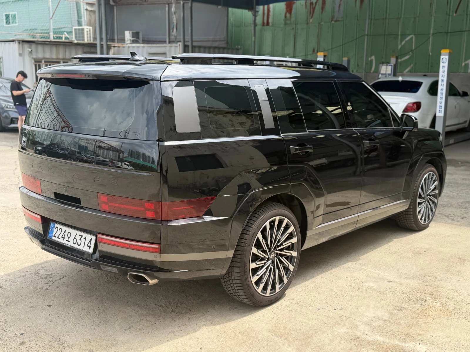 Hyundai Santa fe 2.5T Calligraphy* 360* МАСАЖ* HUD* КРАЙНА ЦЕНА, снимка 4 - Автомобили и джипове - 56203517