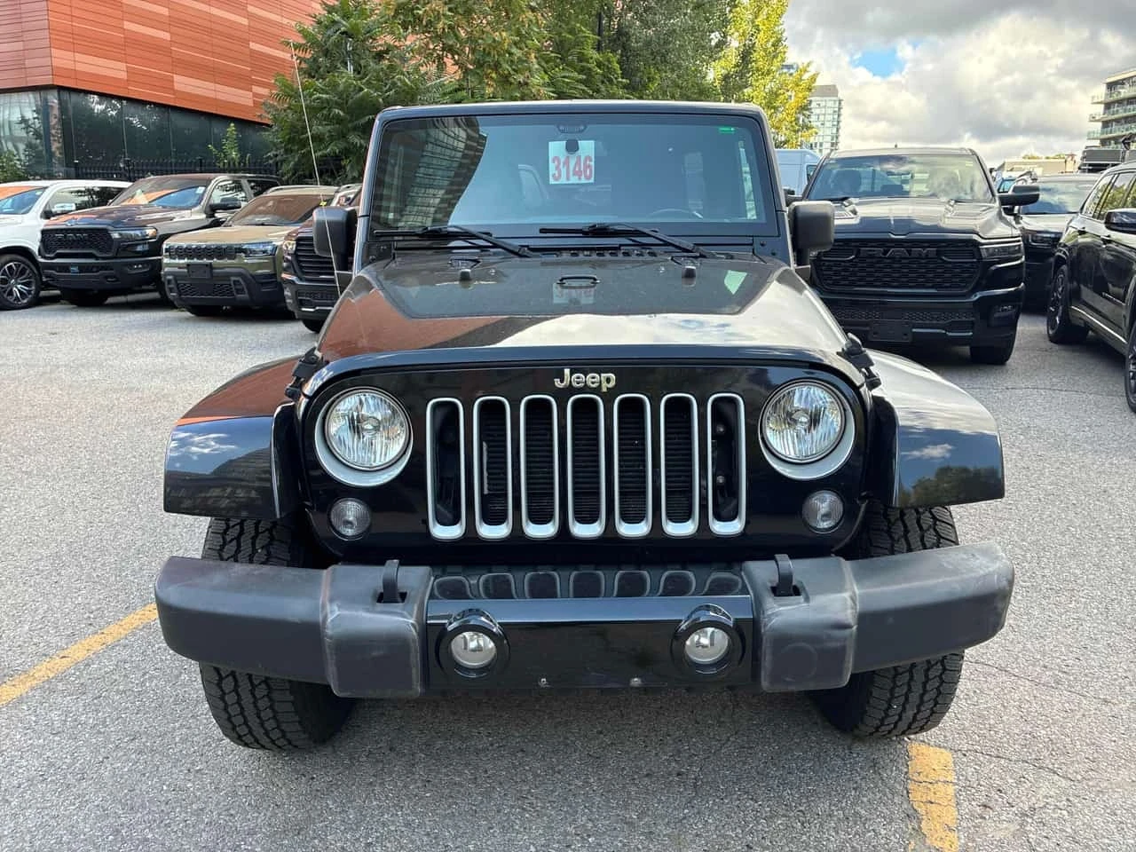 Jeep Wrangler * Sahara * АВТОКРЕДИТ * ГЛАВНО ПРЕДСТАВИТЕЛСТВО, снимка 2 - Автомобили и джипове - 56224809