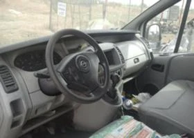 Opel Vivaro 2.5cdti/на части, снимка 3