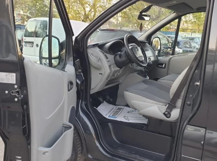 Opel Vivaro, снимка 13 - Бусове и автобуси - 54368653