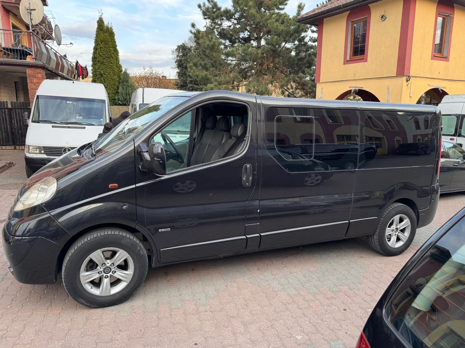 Opel Vivaro, снимка 2 - Бусове и автобуси - 54368653