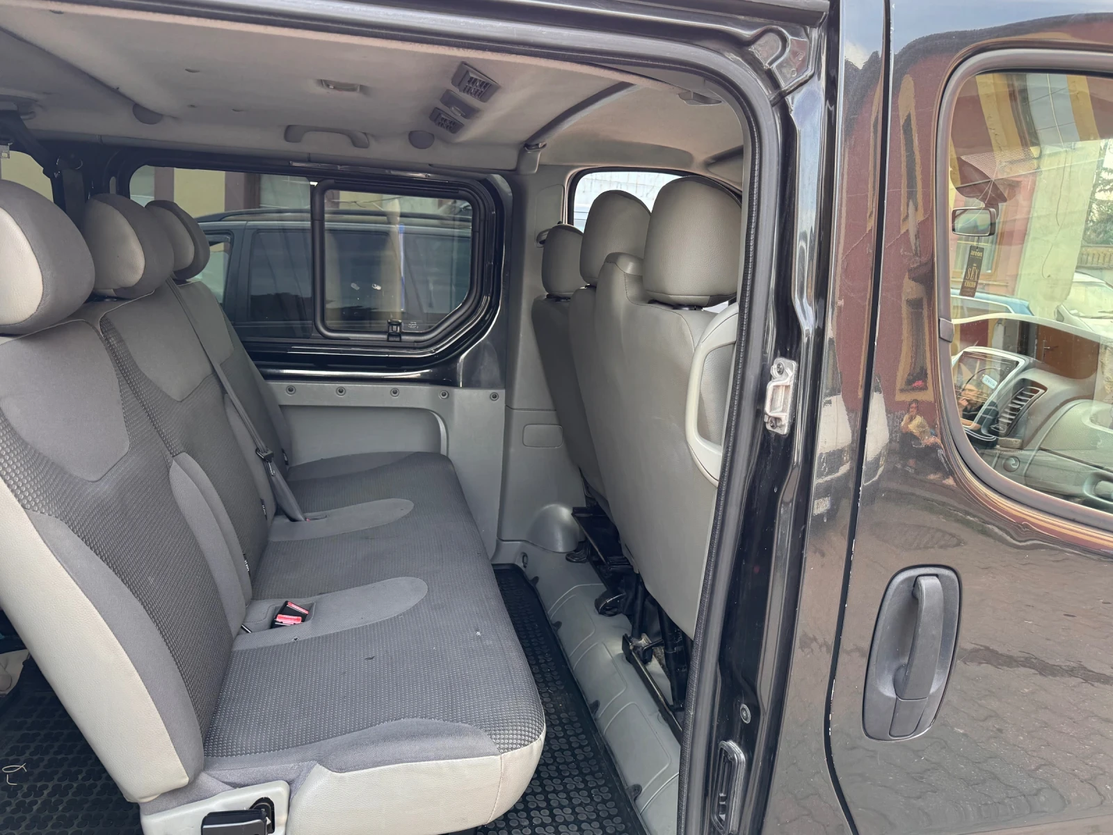 Opel Vivaro, снимка 6 - Бусове и автобуси - 54368653