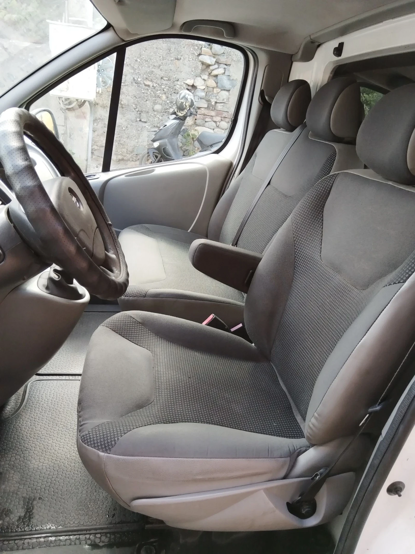 Opel Vivaro 2.0 114кс , снимка 5 - Бусове и автобуси - 56199079