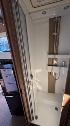 Кемпер Burstner IXEO, снимка 8