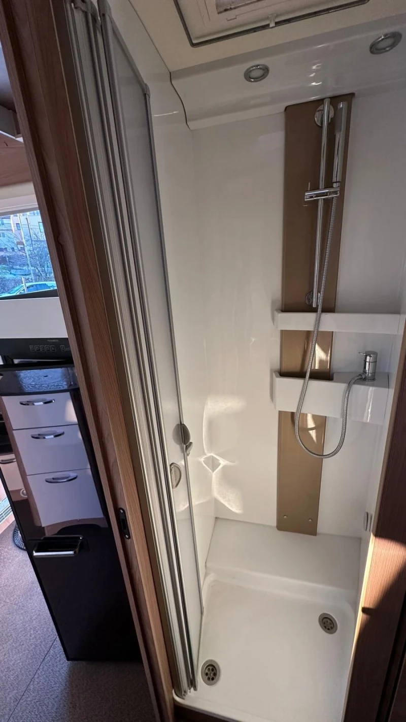 Кемпер Burstner IXEO, снимка 8 - Каравани и кемпери - 52298168