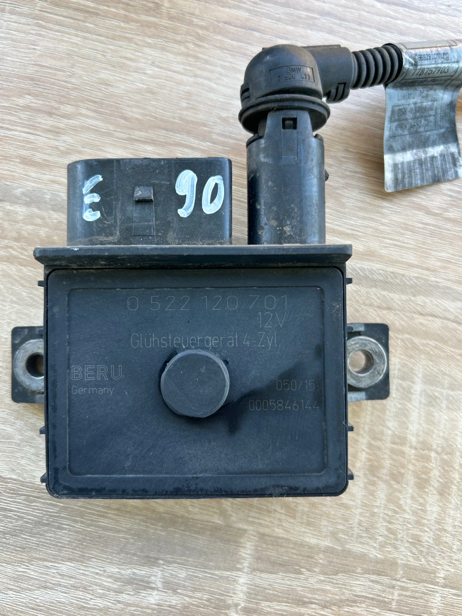 0522120701 реле подгревни свещи BMW E90/91  0005846144 