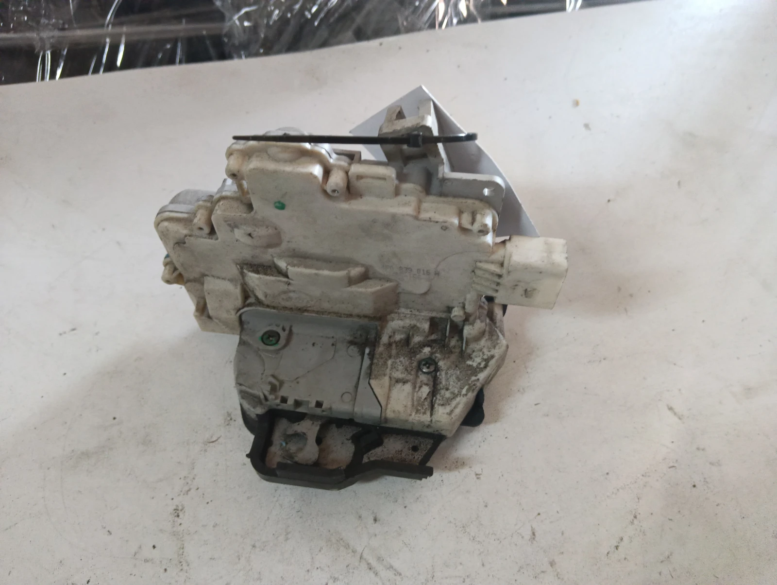 брава (задна дясна)  4F0839016A Audi A6