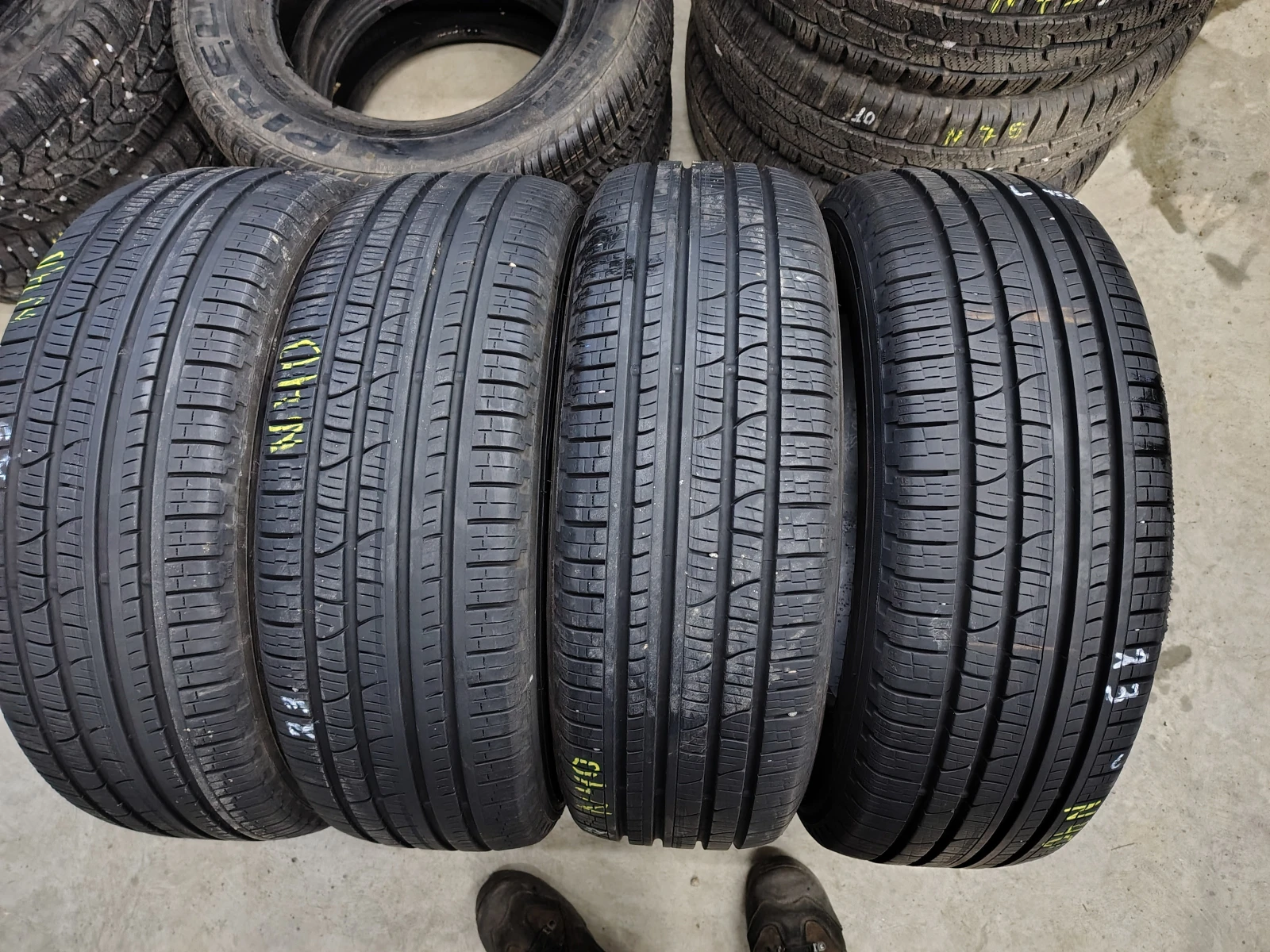 Гуми Всесезонни 215/65R16