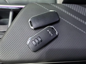 Kia EV6 LONG RANGE W/GT LINE PKG 1 * CARFAX / АВТОКРЕДИТ, снимка 8