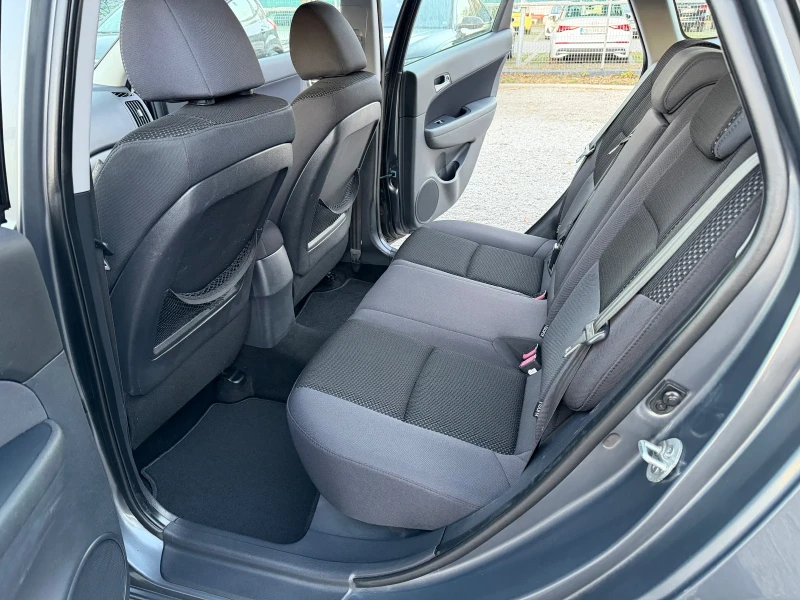 Hyundai I30 1.6i CW  * КЛИМАТРОНИК * 6 скорости * , снимка 10 - Автомобили и джипове - 52418266