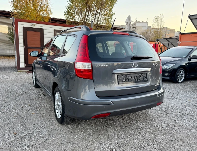 Hyundai I30 1.6i CW  * КЛИМАТРОНИК * 6 скорости * , снимка 3 - Автомобили и джипове - 52418266