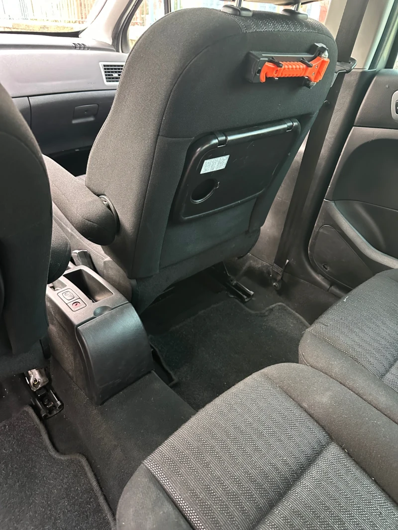 Peugeot 307 1.6 Hdi, Pанорамен таван, 7 Места, Facelift, снимка 9 - Автомобили и джипове - 53215714
