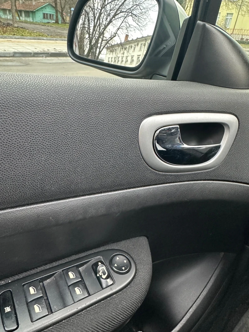 Peugeot 307 1.6 Hdi, Pанорамен таван, 7 Места, Facelift, снимка 12 - Автомобили и джипове - 53215714