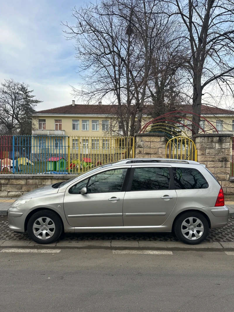 Peugeot 307 1.6 Hdi, Pанорамен таван, 7 Места, Facelift, снимка 4 - Автомобили и джипове - 53215714