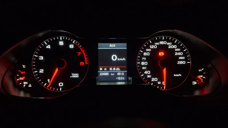 Audi A4 Avant 2.0 TFSI, 2010г., снимка 13 - Автомобили и джипове - 53507346