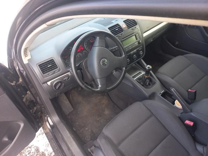 VW Golf 2.0, снимка 5 - Автомобили и джипове - 47236391