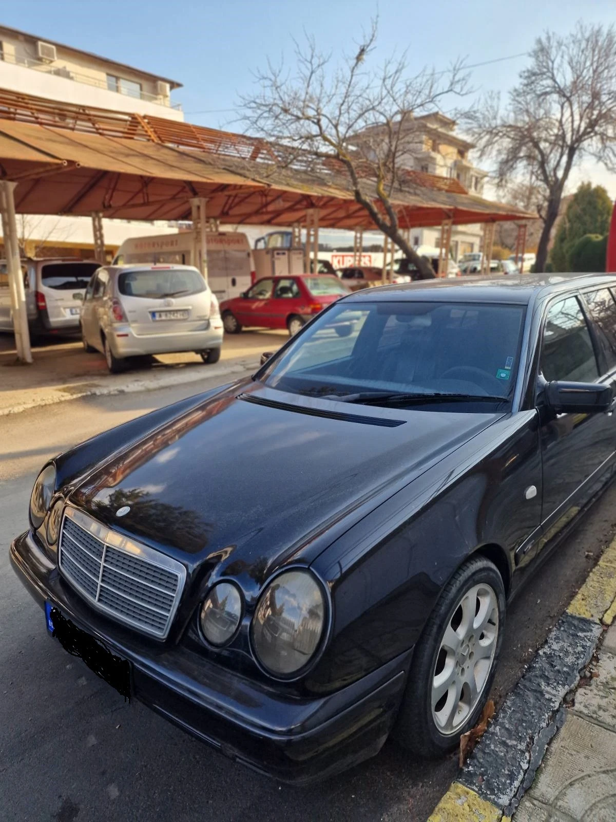 Mercedes-Benz E 200  - изображение 4