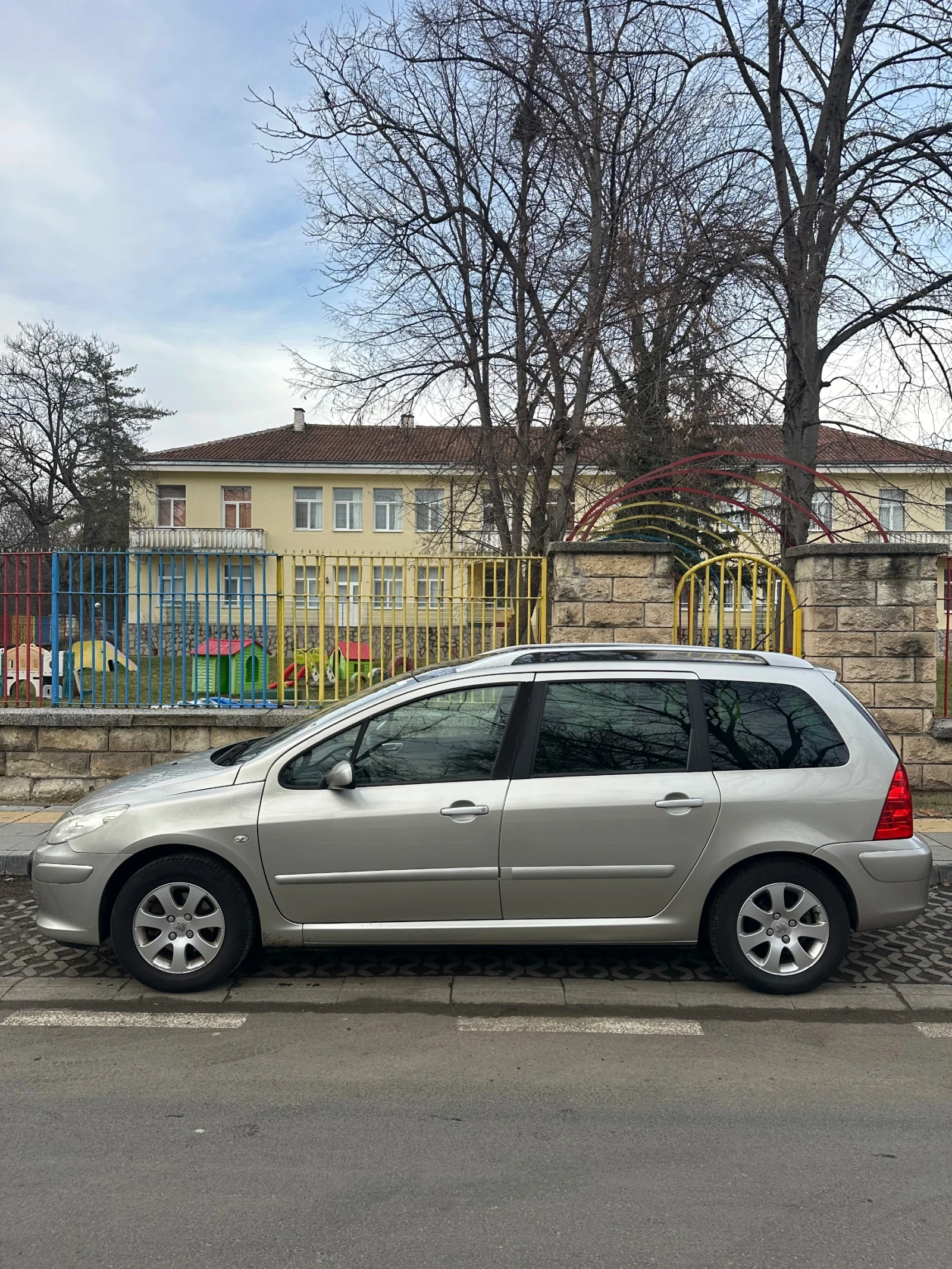 Peugeot 307 1.6 Hdi, Pанорамен таван, 7 Места, Facelift - изображение 4