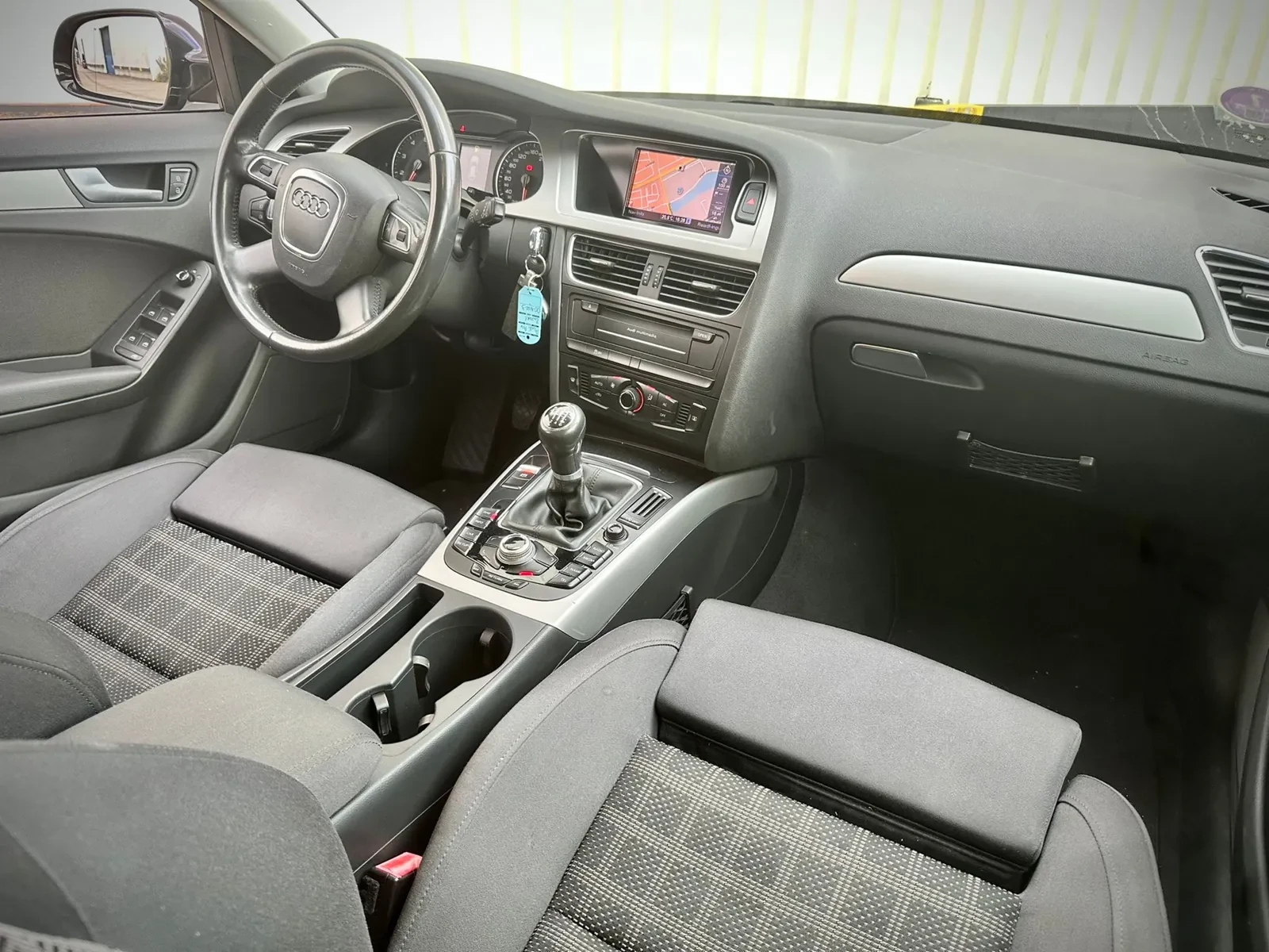 Audi A4 Avant 2.0 TFSI, 2010�. | Mobile.bg � ����������� 12