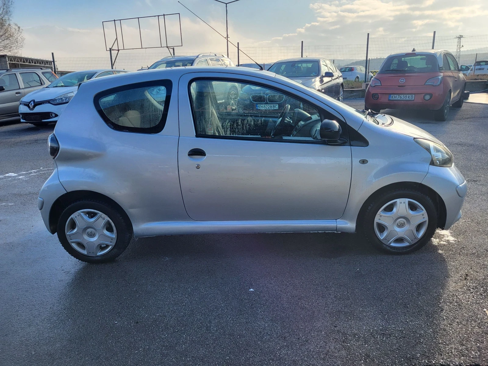 Toyota Aygo 1.0i, снимка 4 - Автомобили и джипове - 53760300
