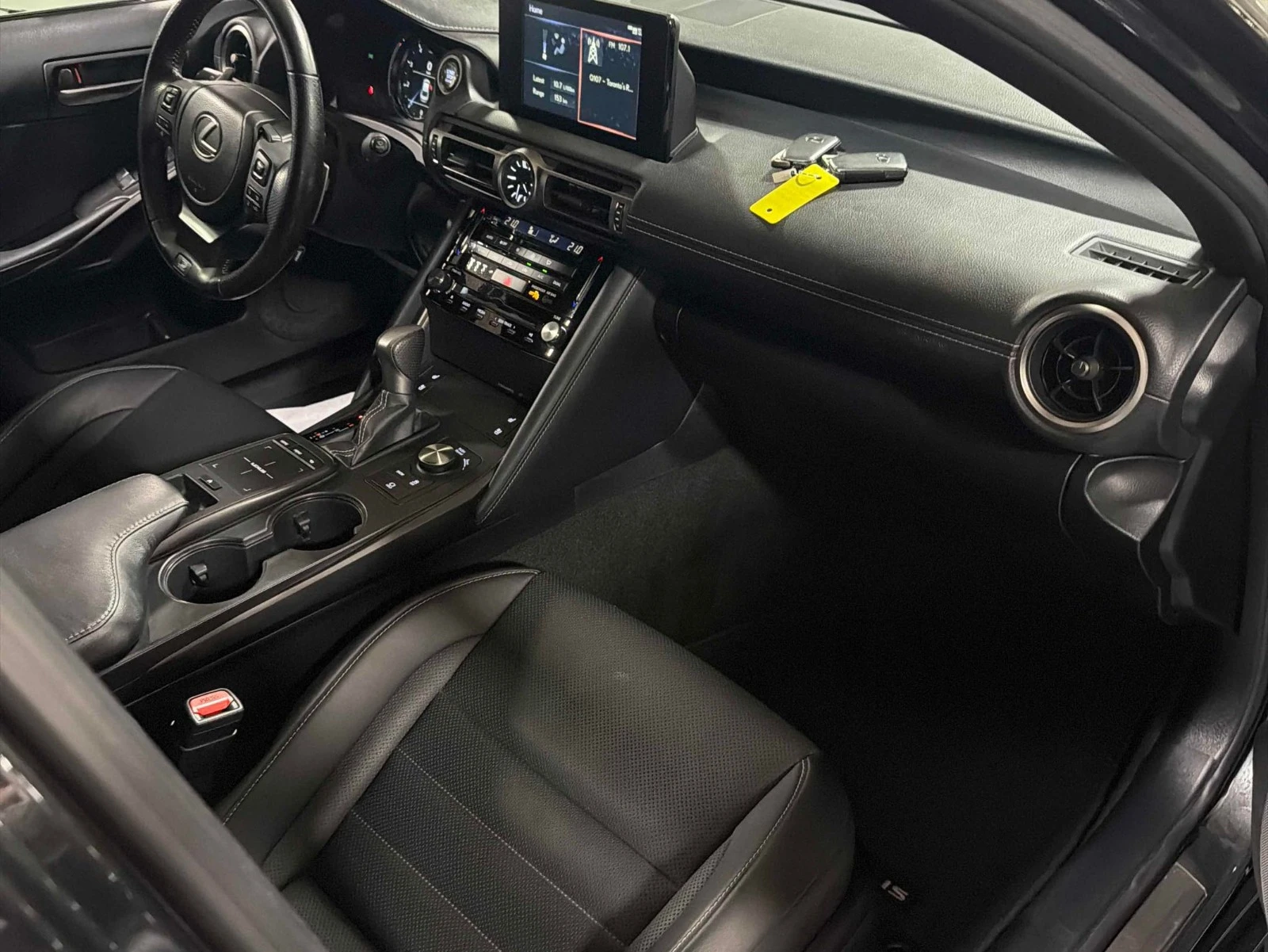 Lexus IS 300 АВТО КРЕДИТ, снимка 13 - Автомобили и джипове - 53985071