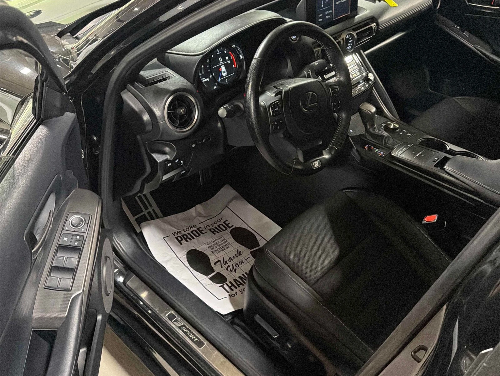 Lexus IS 300 АВТО КРЕДИТ, снимка 8 - Автомобили и джипове - 53985071