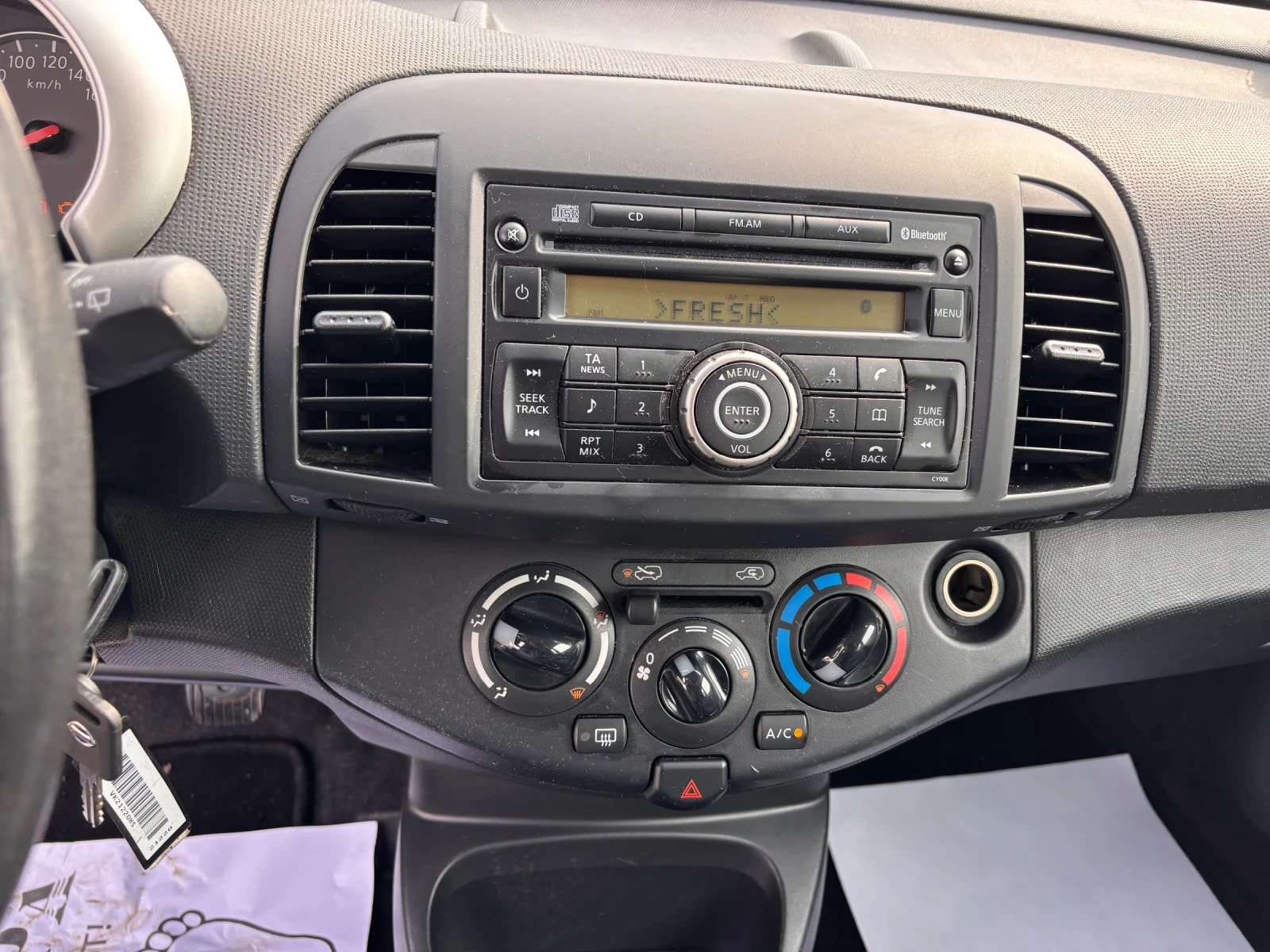 Nissan Micra 1.3i, снимка 12 - Автомобили и джипове - 54035257