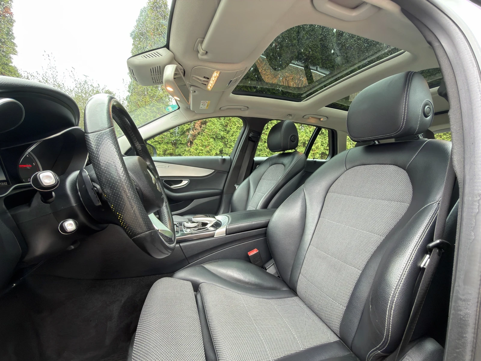 Mercedes-Benz C 220 d AMG/Avantgarde/Keyless/Panorama/Multibeam, снимка 5 - Автомобили и джипове - 54061327