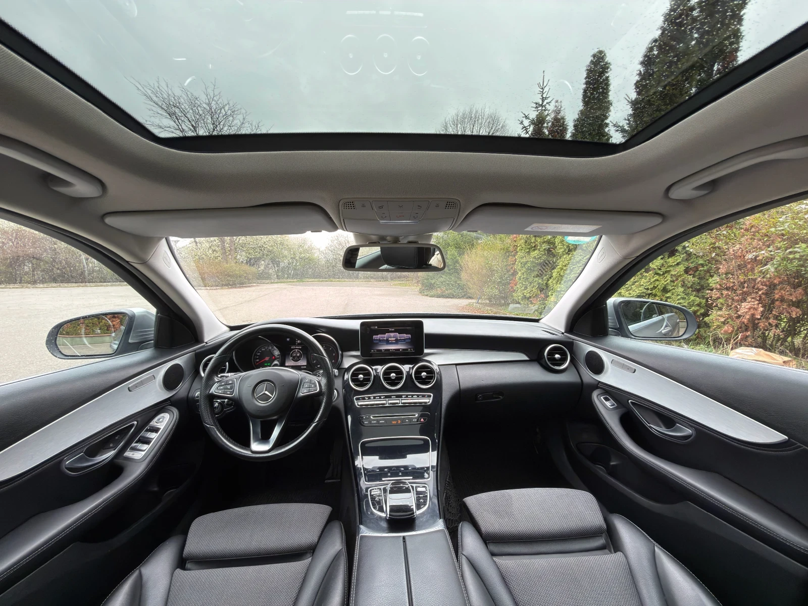 Mercedes-Benz C 220 d AMG/Avantgarde/Keyless/Panorama/Multibeam, снимка 7 - Автомобили и джипове - 54061327