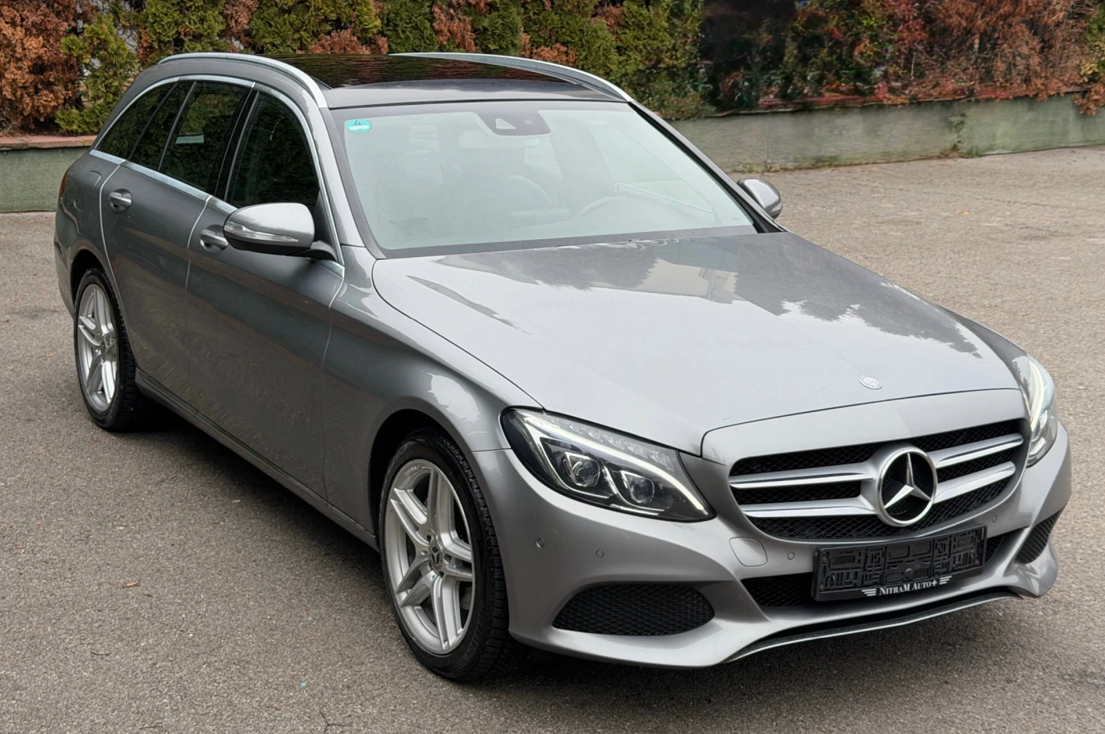 Mercedes-Benz C 220 d AMG/Avantgarde/Keyless/Panorama/Multibeam, снимка 3 - Автомобили и джипове - 54061327