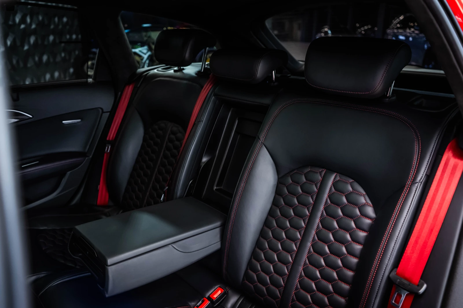 Audi Rs6 * Performance* B&O* HUD* ACC* SOFT-CLOSE* 360, снимка 16 - Автомобили и джипове - 54331431