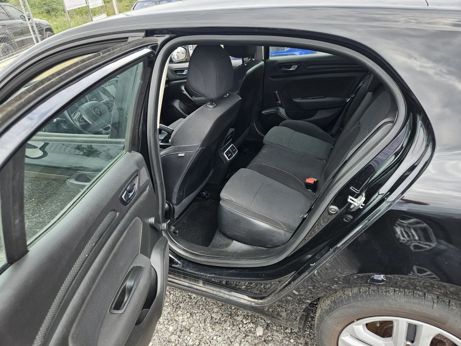 Renault Megane 1.2 Turbo euro6, снимка 9 - Автомобили и джипове - 54608033