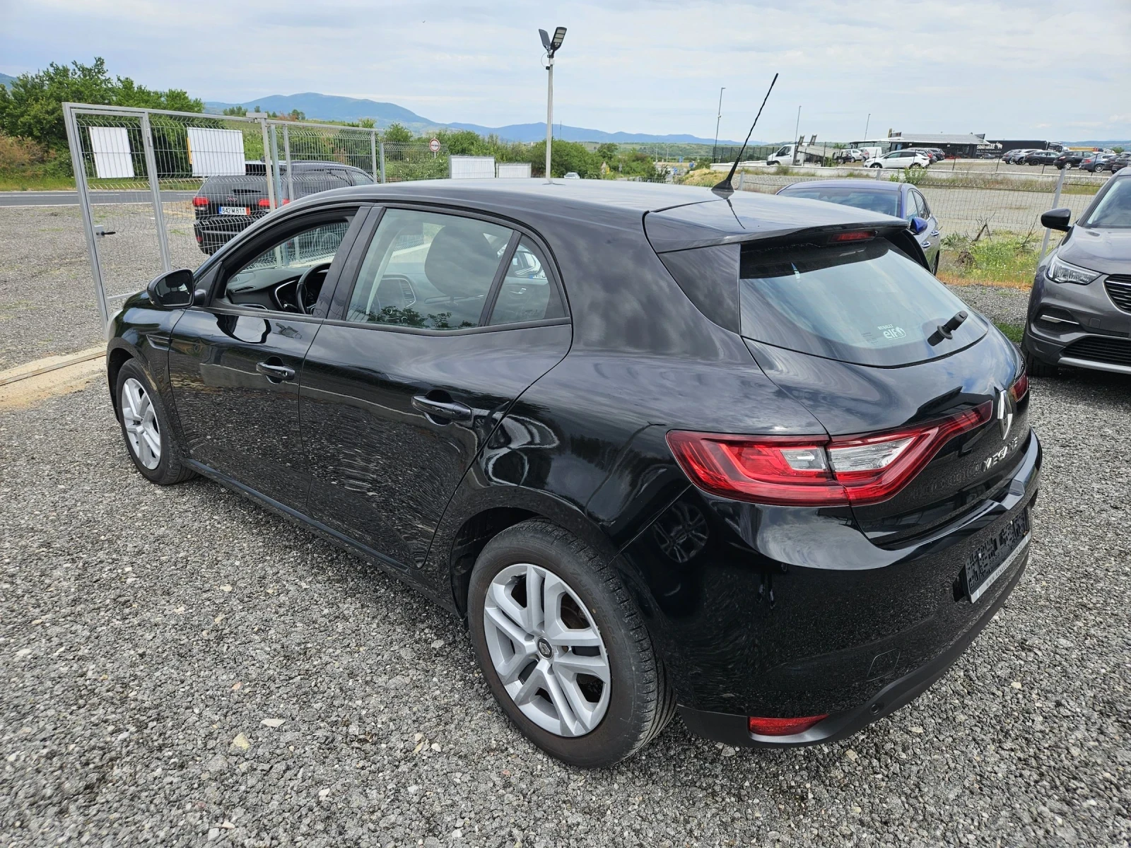 Renault Megane 1.2 Turbo euro6, снимка 3 - Автомобили и джипове - 54608033