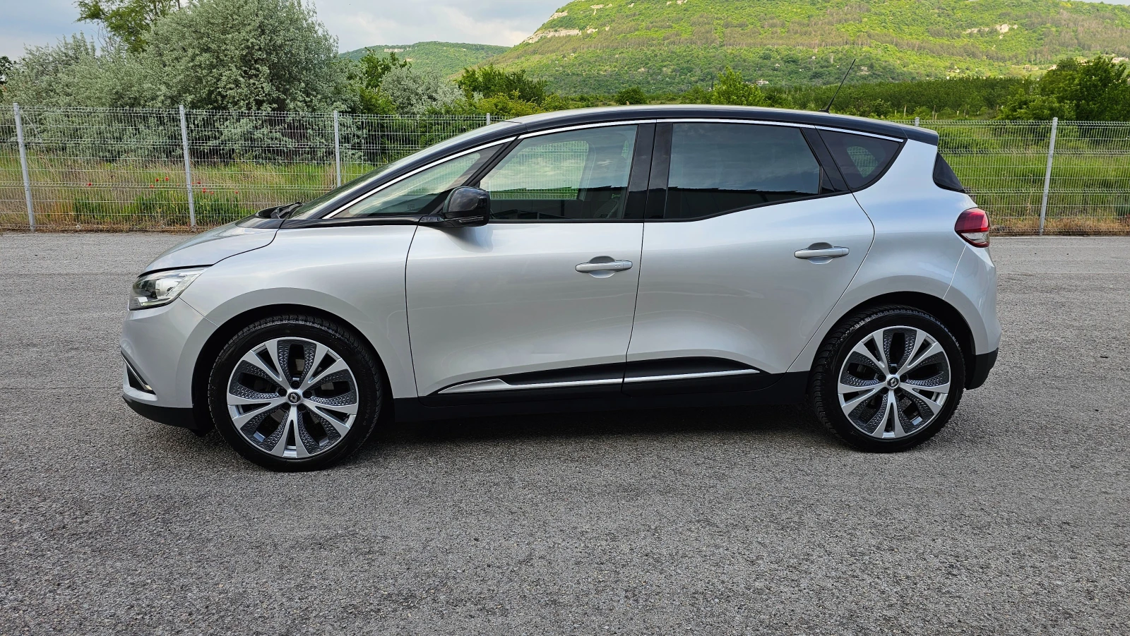 Renault Scenic 1.5DCI 6ск.FACE NAVI CAMERA EVRO6, снимка 2 - Автомобили и джипове - 54614529