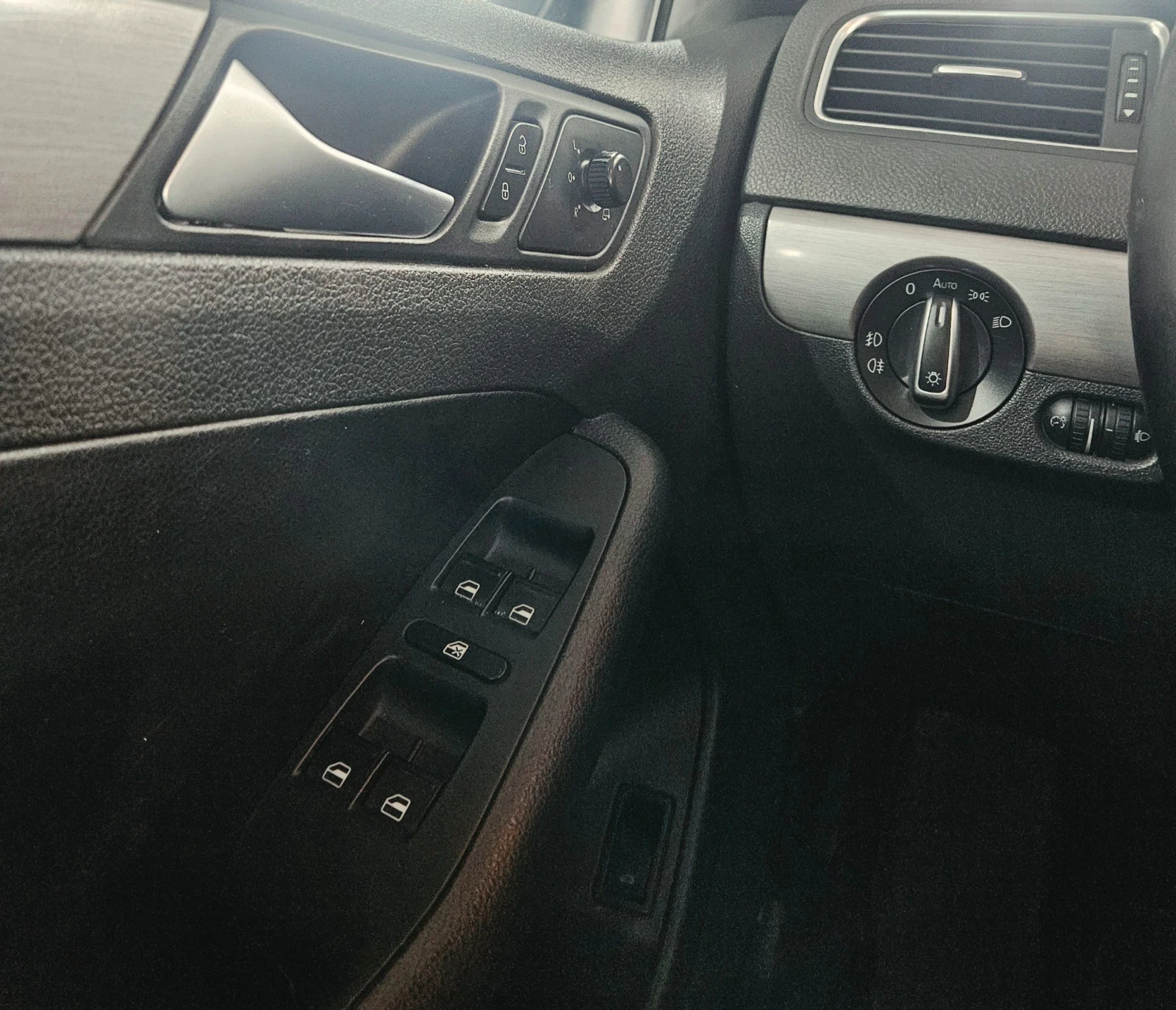 VW Jetta 1.6TDI Highline Executive 2013, снимка 11 - Автомобили и джипове - 55694569