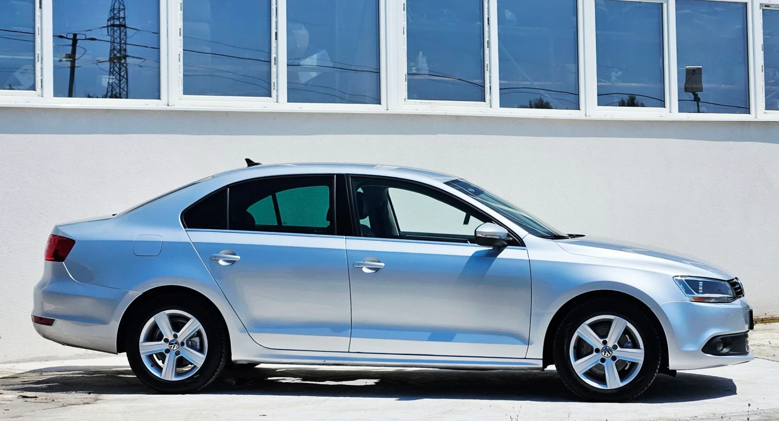VW Jetta 1.6TDI Highline Executive 2013, снимка 3 - Автомобили и джипове - 55694569