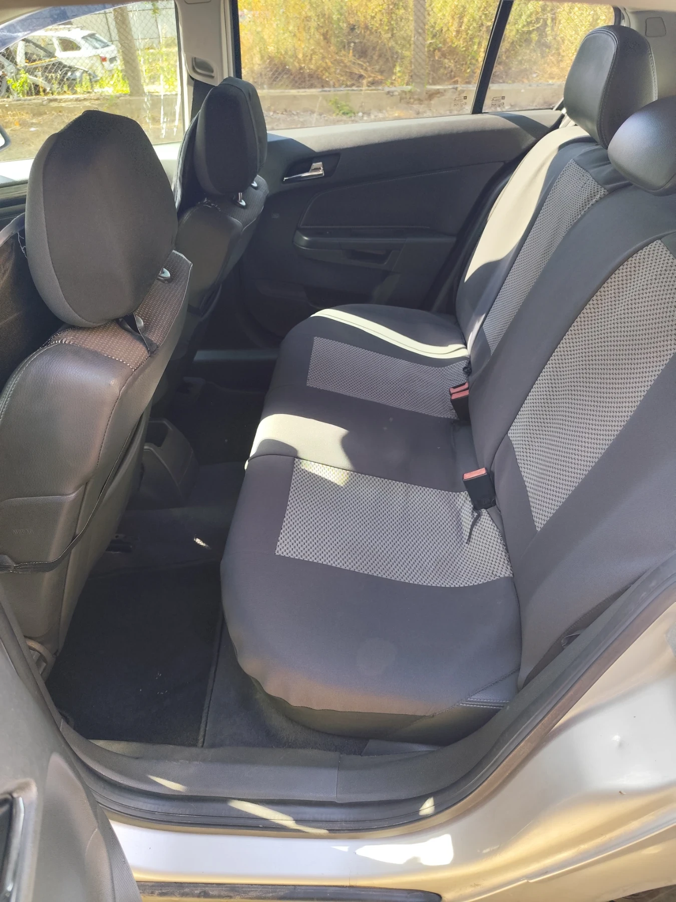 Opel Astra, снимка 11 - Автомобили и джипове - 55645353