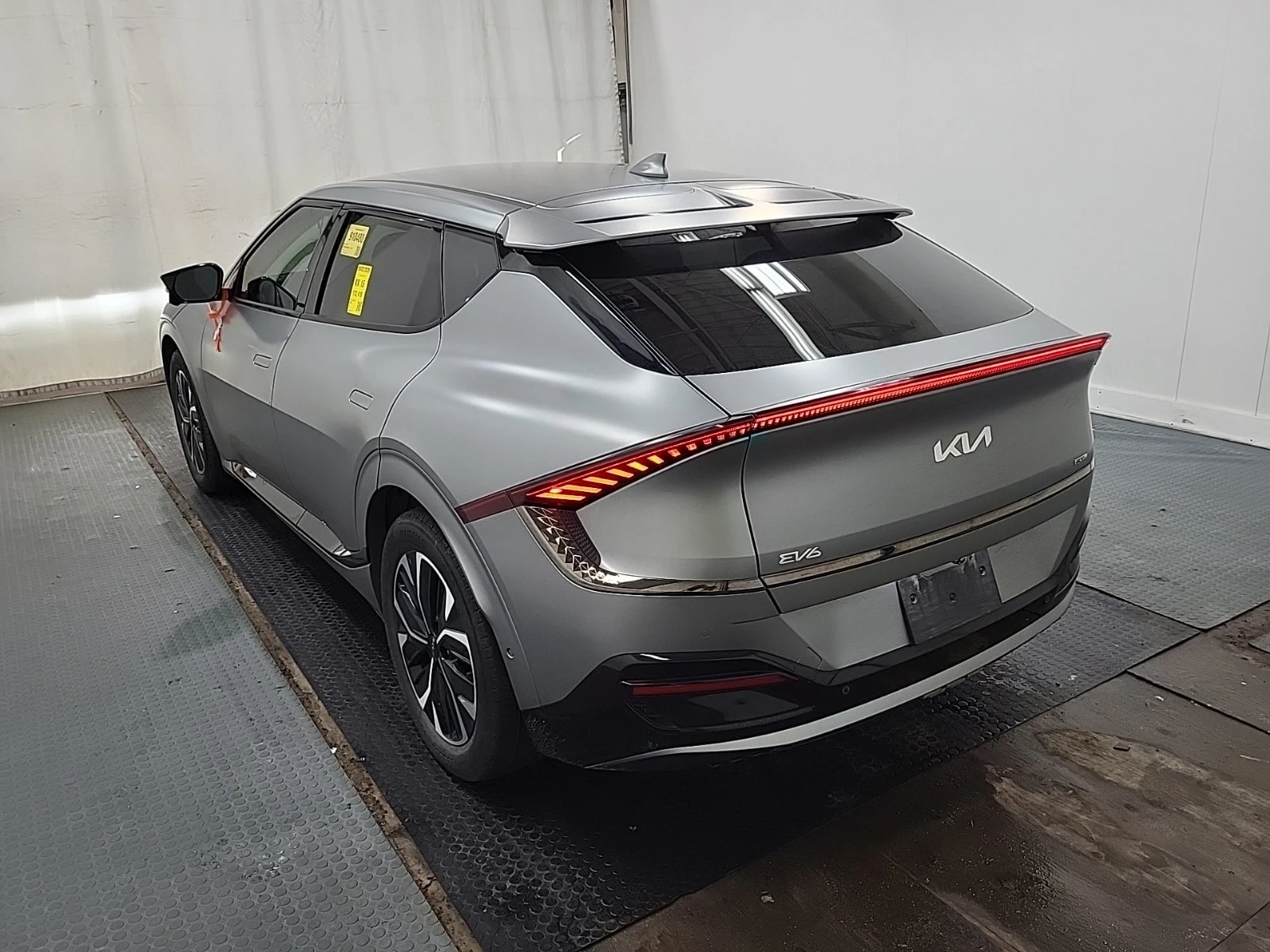 Kia EV6 LONG RANGE W/GT LINE PKG 1 * CARFAX / АВТОКРЕДИТ, снимка 4 - Автомобили и джипове - 55914486